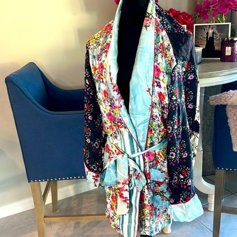Johnny Was kimono style short robe